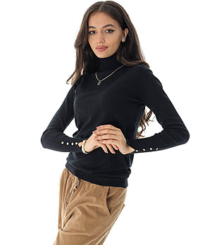Дамски поло пуловер в черно от фино плетиво Chica снимка