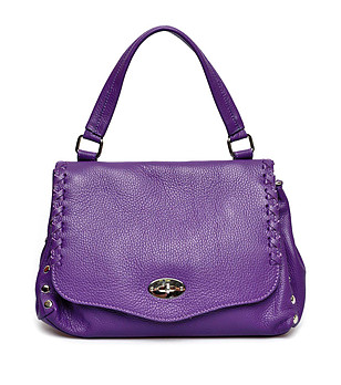Кожена дамска чанта в лилаво Viola снимка