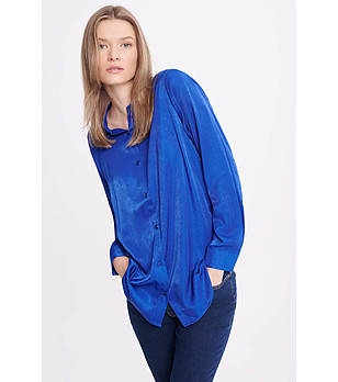 Дамска риза в син нюанс с лъскав ефект снимка