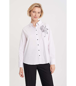 Бяла дамска риза с високо съдържание на памук снимка