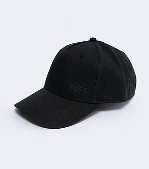 Unisex шапка с козирка в черно Neriso снимка