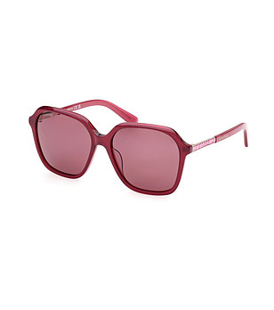 Дамски слънчеви очила във виолетов нюанс снимка