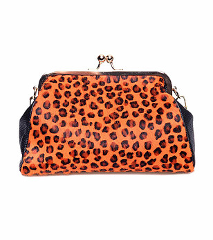 Черна дамска чанта с панел с леопардов принт Sanote снимка