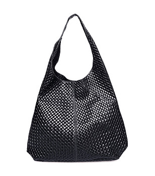 Черна дамска кожена чанта с релеф Kosara снимка