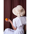 Дамска шапка в светлобежово с дантела Molledo-2 снимка