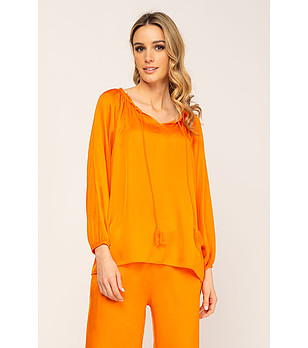 Дамска оversize оранжева блуза от сатен снимка