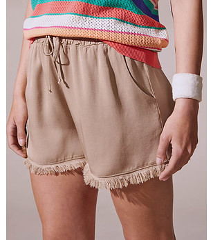 Къси дамски панталони с лен в бежов цвят снимка