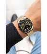 Златист мъжки часовник с черен циферблат със златист оттенък-1 снимка