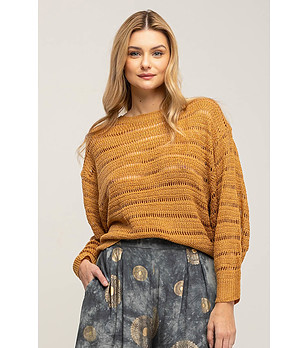Дамски пуловер в цвят камел снимка