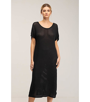 Черна оversize рокля от фино плетиво снимка