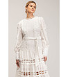 Бяла памучна рокля с ажурни кантове-3 снимка