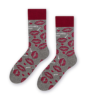 Unisex чорапи в сиво и бордо снимка