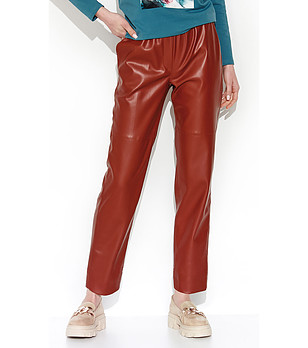 Дамски панталон имитация на кожа в цвят керемида Luscija снимка