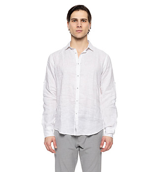 Ленена мъжка риза в бяло снимка