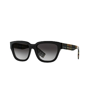 Дамски слънчеви очила с черни рамки  снимка