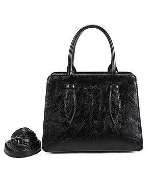 Дамска чанта в черно Izera снимка
