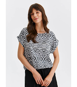 Дамска блуза с бяло и черно с ефектен принт снимка