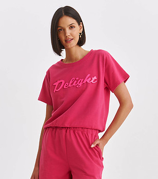 Дамска блуза в цвят циклама в надпис снимка