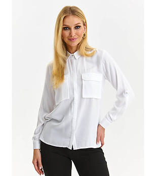 Бяла дамска риза с джобове снимка