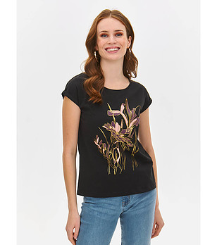 Черна дамска памучна тениска с флорален принт снимка