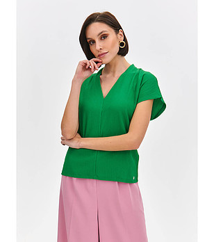 Ефектна дамска блуза в зелен нюанс снимка