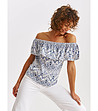 Дамска блуза с ефектен принт в бяло и синьо-2 снимка
