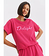 Дамска блуза в цвят циклама в надпис-2 снимка