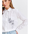 Бяла дамска риза с флорален мотив-2 снимка