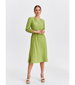 Светлозелена рокля снимка