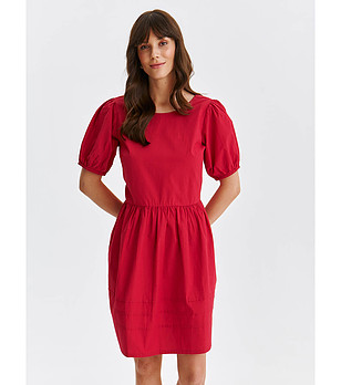 Памучна червена рокля снимка