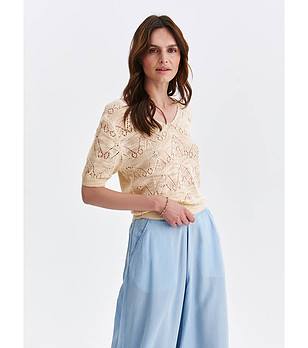 Ефектна дамска ажурена блуза от фино плетиво в бежов нюанс снимка