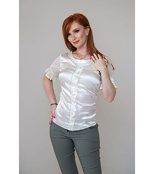 Елегантна блуза от сатен в бяло снимка