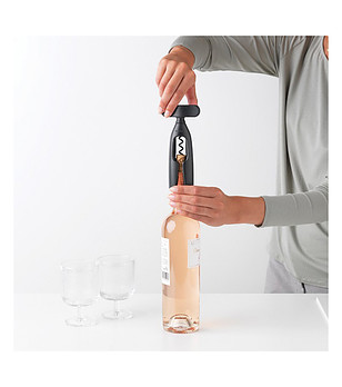 Тирбушон в тъмносиво снимка