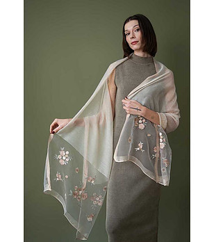 Светлобежов дамски шал с флорални мотиви Via снимка
