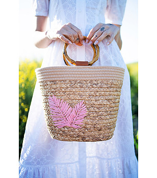 Дамска чанта в бежово с мотив в розово Sani снимка