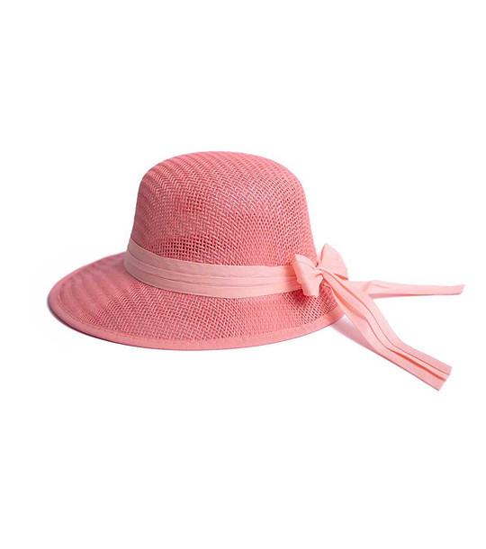 Дамска шапка в цвят праскова с розова лента снимка