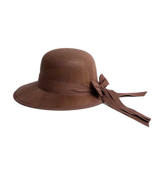 Дамска шапка в кафяво с декоративна лента снимка