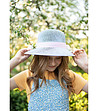 Дамска шапка в цвят лавандула с розова лента-2 снимка
