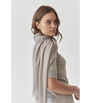 Дамски шал в сиво Modika снимка