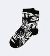Черни бамбукови чорапи с бял флорален принт-0 снимка