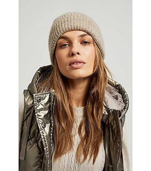 Бежова дамска шапка с лъскави нишки Maxixa снимка