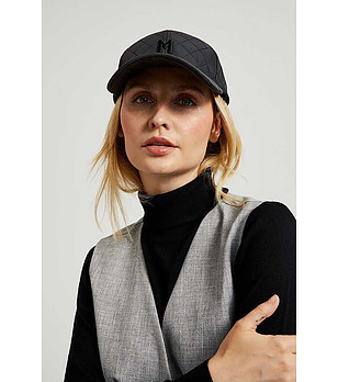 Черна дамска шапка с козирка Belita снимка