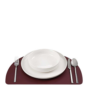 Кожена подложка за маса в бургунд и пудра снимка