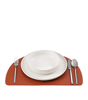 Кожена подложка за маса в цвят канела снимка