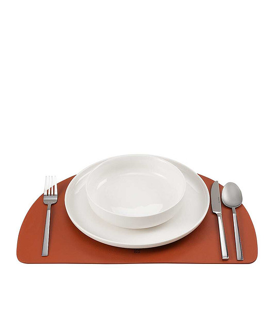 Кожена подложка за маса в цвят канела снимка