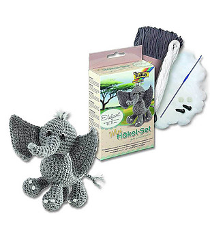 Комплект за плетене на една кука Слончето Димбо снимка