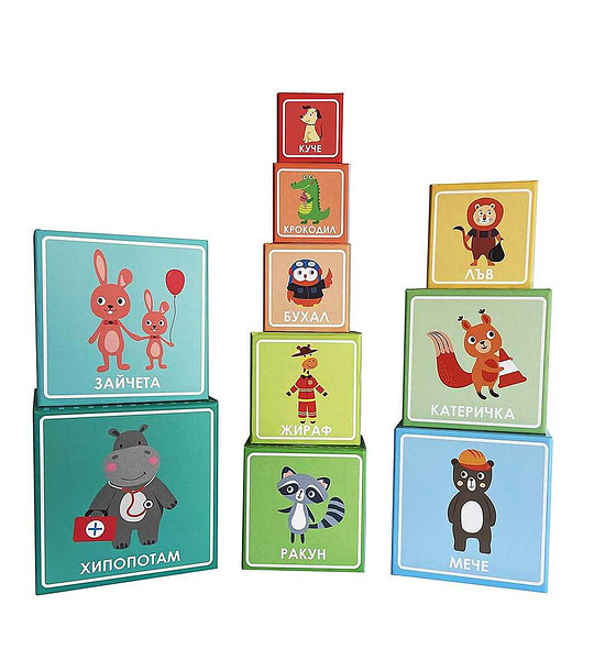 Кула от картонени кубчета за най-малките Превозни средства снимка