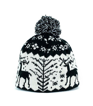 Зимна шапка в черно и бяло снимка