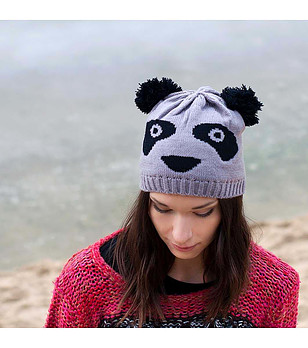 Детска шапка - панда в сиво и черно снимка