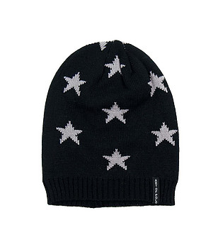 Унисекс шапка в черно със звезди в сиво снимка
